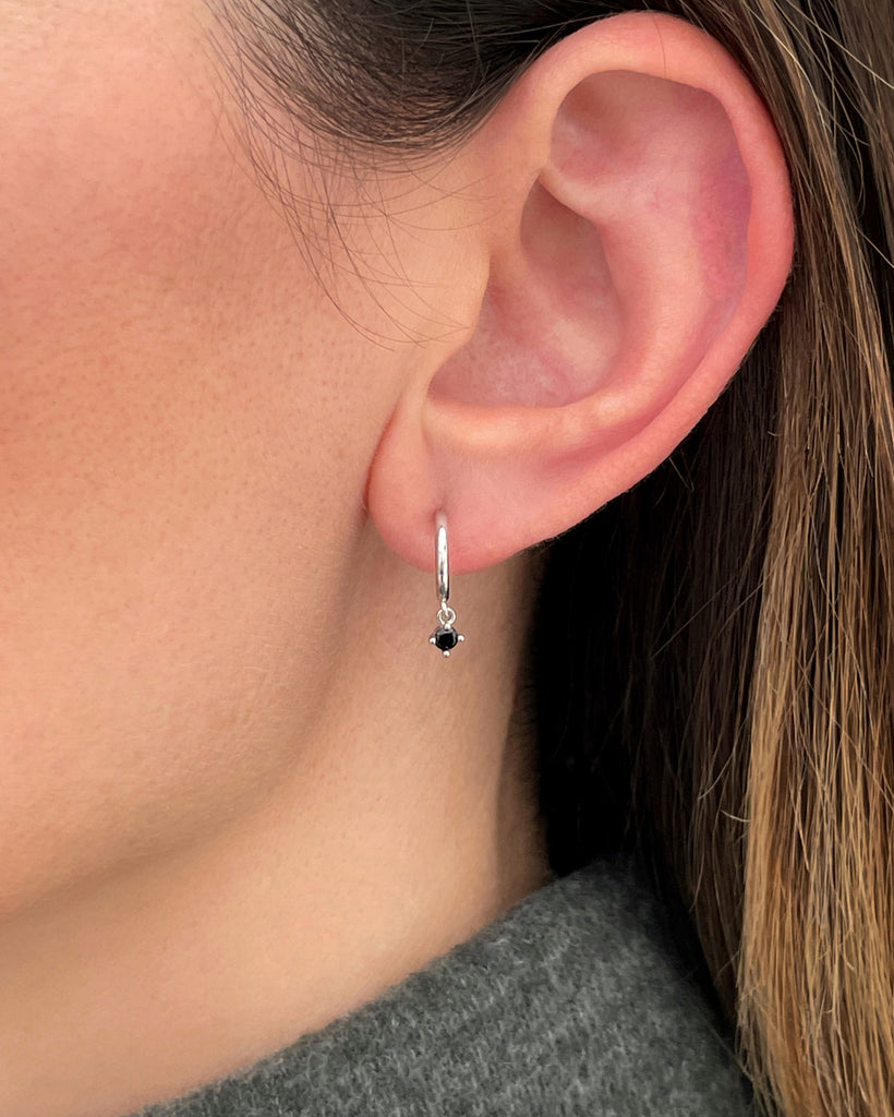 glow hoops with single black stone aros con piedra negra plata baño oro