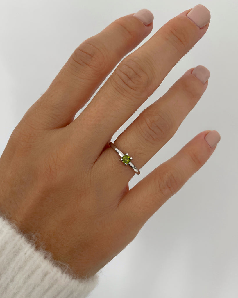 Piedra verde peridot plata anillo baño oro green stone silver gold plated ring