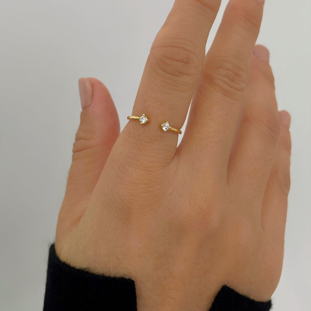anillo con doble piedra plata con baño de oro silver ring with double stone silver gold plated